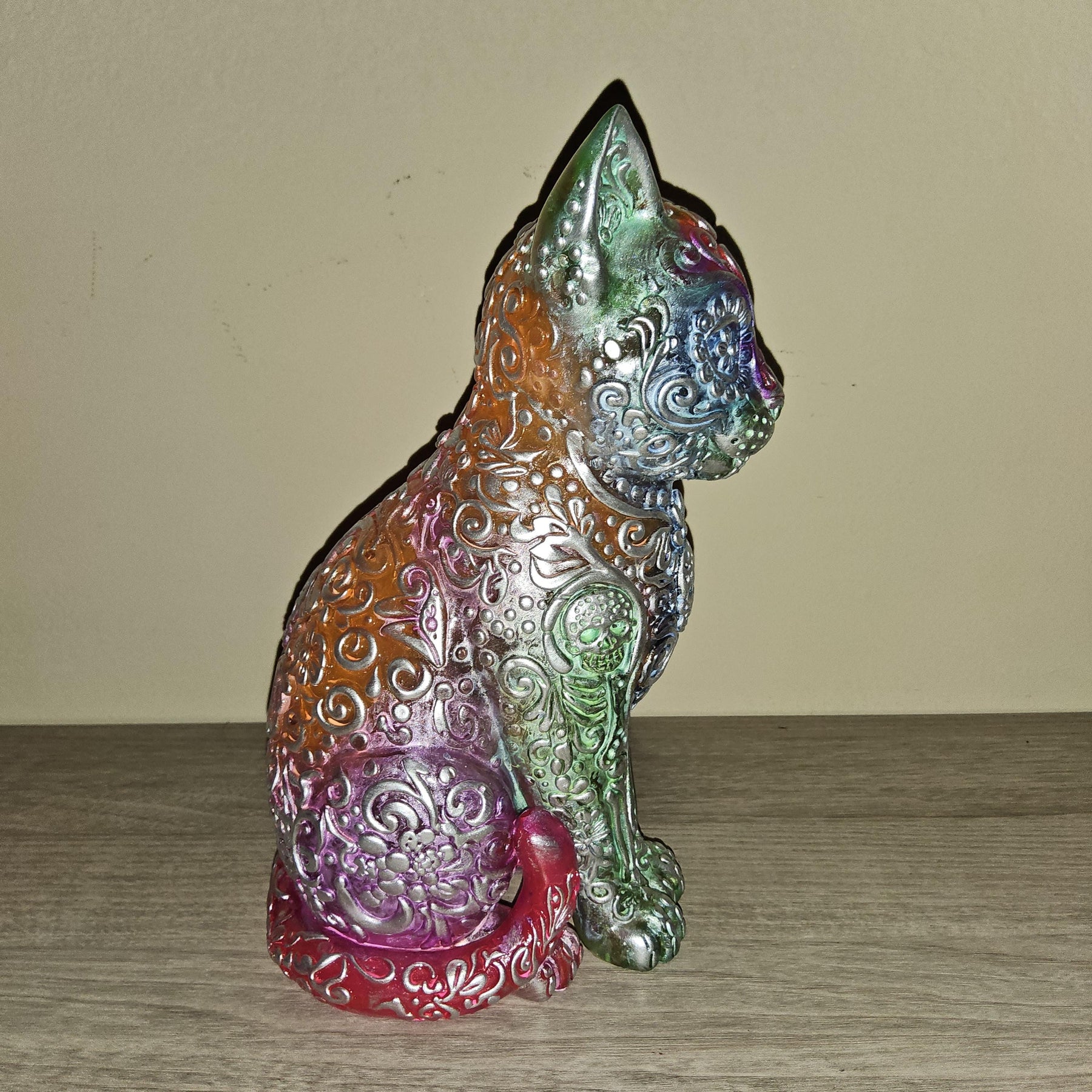 Sugar Skull Cat - Reverse Bright - Glowing Day of the Dead Resin Figure - Unique  Gift - LED Flame Effect - Glows in Dark
