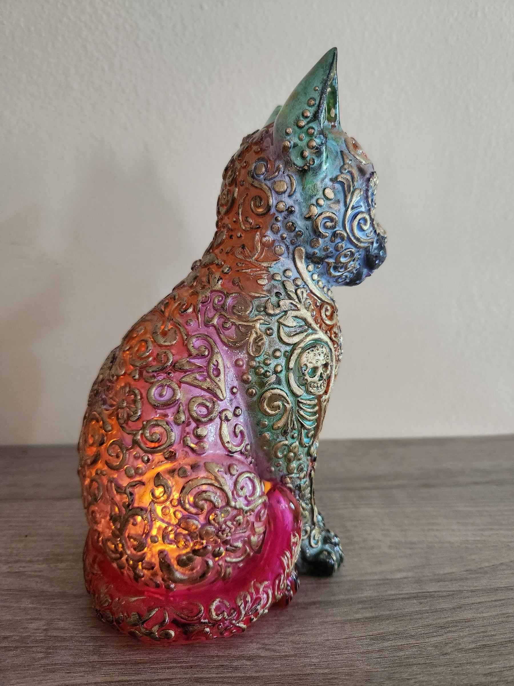 Sugar Skull Cat - Reverse Bright - Glowing Day of the Dead Resin Figure - Unique  Gift - LED Flame Effect - Glows in Dark