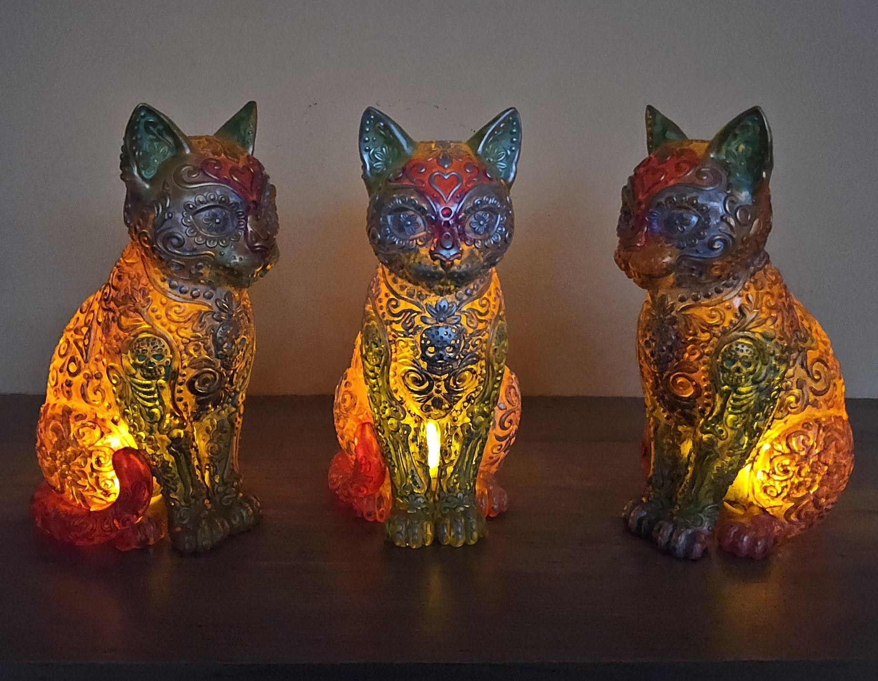 Sugar Skull Cat - Reverse Bright - Glowing Day of the Dead Resin Figure - Unique  Gift - LED Flame Effect - Glows in Dark