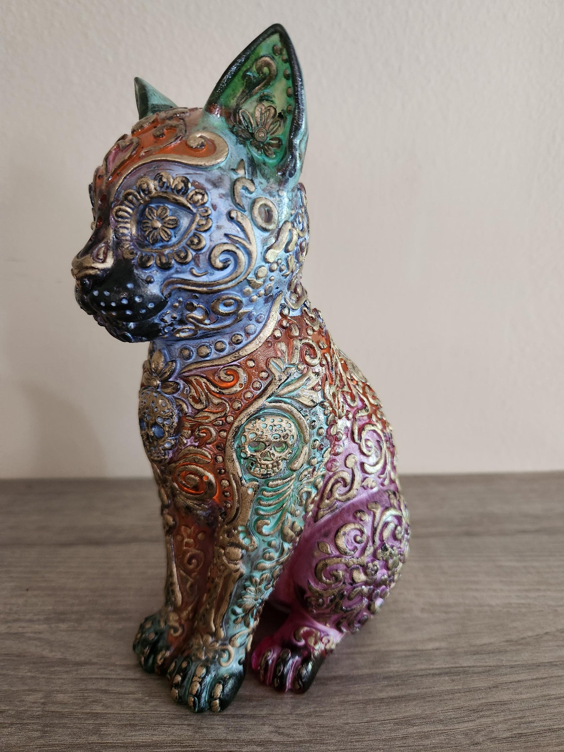 Sugar Skull Cat - Reverse Bright - Glowing Day of the Dead Resin Figure - Unique  Gift - LED Flame Effect - Glows in Dark