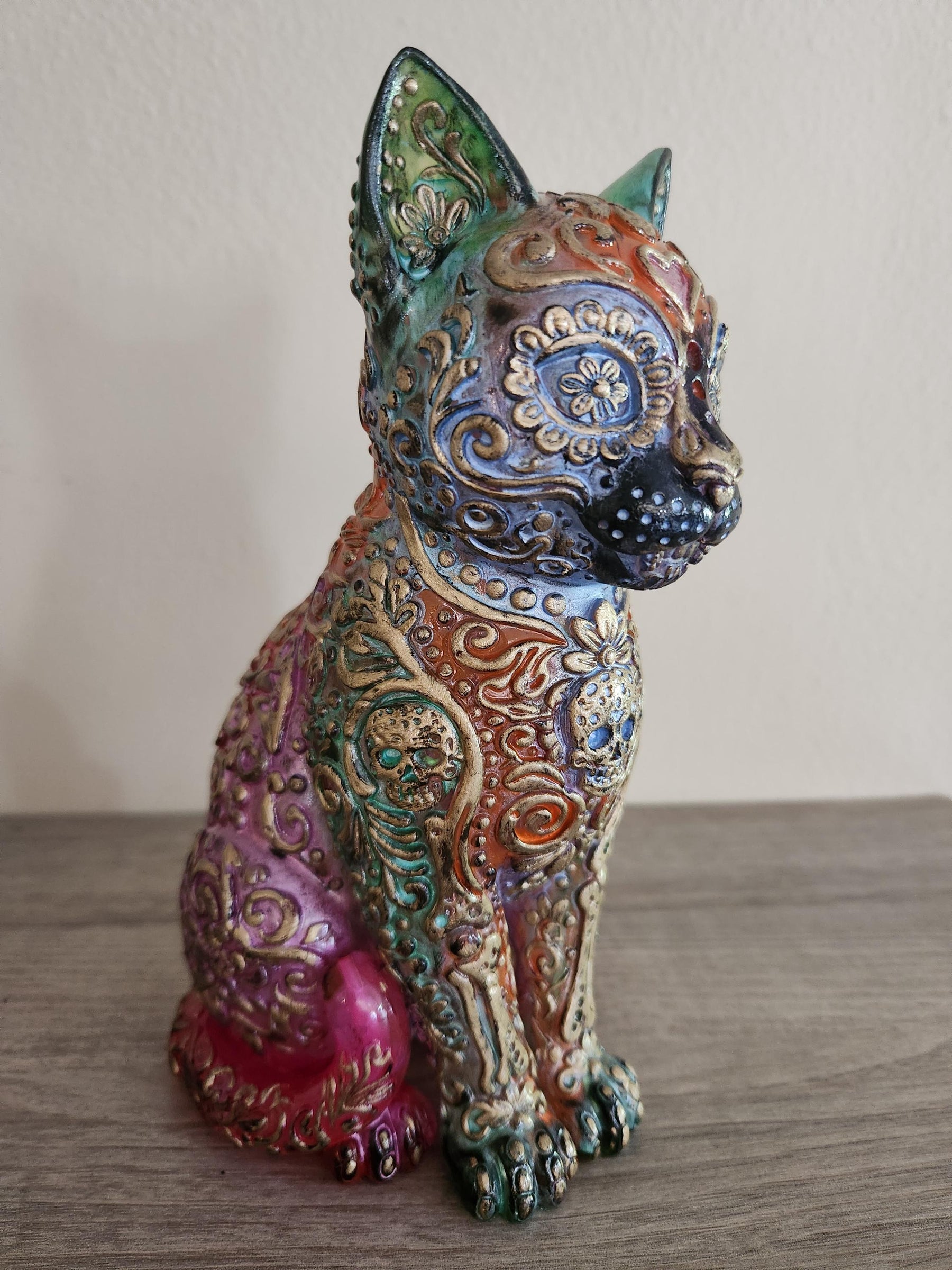 Sugar Skull Cat - Reverse Bright - Glowing Day of the Dead Resin Figure - Unique  Gift - LED Flame Effect - Glows in Dark